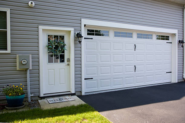 24/7 Emergency Garage Door Panel Replacement experts in Bohners Lake, WI